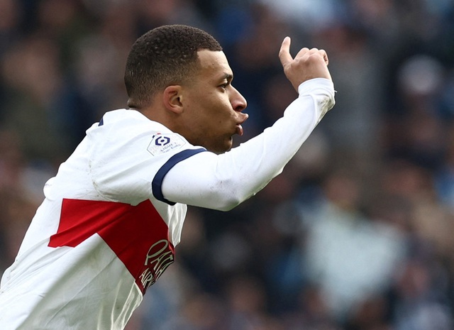 Donnarumma nhận thẻ đỏ vì phạm lỗi thô bạo, Mbappe vẫn tỏa sáng giúp PSG chiến thắng - Ảnh 3. Donnarumma nhận thẻ đỏ vì phạm lỗi thô bạo, Mbappe vẫn tỏa sáng giúp PSG chiến thắng - Ảnh 3.