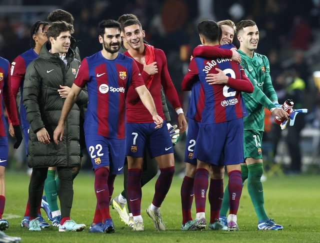 Joao Felix ăn mừng cuồng nhiệt khi ghi bàn giúp Barca đánh bại Atletico Madrid - Ảnh 2.