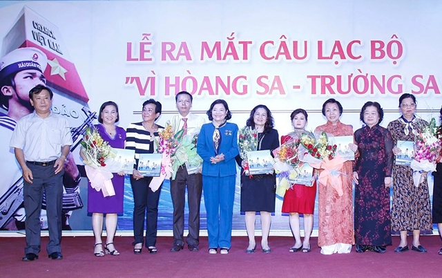 Những trái tim hướng về Hoàng Sa, Trường Sa thân yêu - Ảnh 1. Những trái tim hướng về Hoàng Sa, Trường Sa thân yêu - Ảnh 1.
