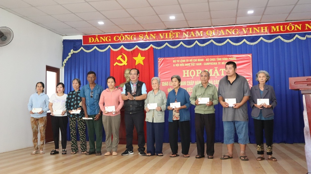 Giao lưu Hội hữu nghị Việt Nam - Campuchia tại huyện biên giới Lộc Ninh - Ảnh 5.