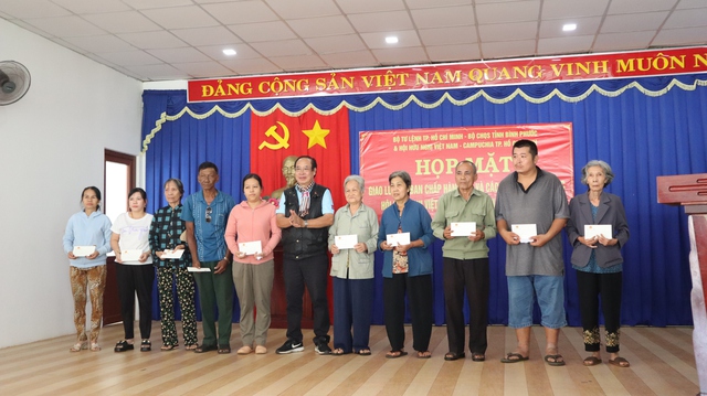 Giao lưu Hội hữu nghị Việt Nam - Campuchia tại huyện biên giới Lộc Ninh - Ảnh 5. Giao lưu Hội hữu nghị Việt Nam - Campuchia tại huyện biên giới Lộc Ninh - Ảnh 5.