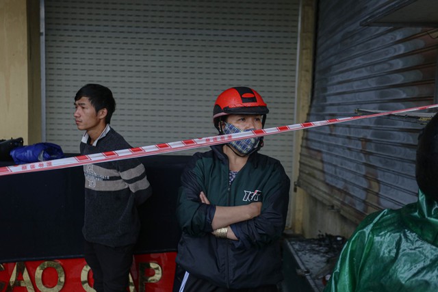 Tiểu thương chợ Khe Tre nghẹn ngào sau vụ cháy: 'Mất hết thật rồi' - Ảnh 6.