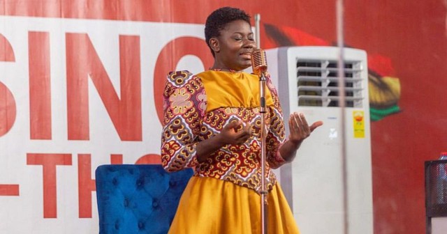 Cô gái Ghana hát liên tục hơn 5 ngày để phá kỷ lục Guinness- Ảnh 1.