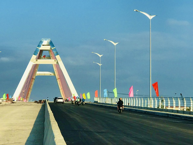 Thông xe kỹ thuật cầu Trần Hoàng Na, nối 2 quận Ninh Kiều-Cái Răng- Ảnh 2. Thông xe kỹ thuật cầu Trần Hoàng Na, nối 2 quận Ninh Kiều-Cái Răng- Ảnh 2.