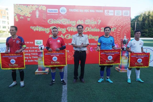 Giải bóng đá mừng Đảng, mừng Xuân 2024 tại TP.Nha Trang- Ảnh 3.