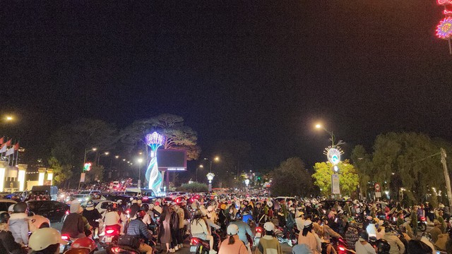 Hàng vạn người đến quảng trường Lâm Viên dự lễ kỷ niệm Đà Lạt 130 năm- Ảnh 11.