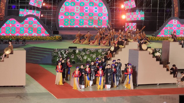 Hàng vạn người đến quảng trường Lâm Viên dự lễ kỷ niệm Đà Lạt 130 năm- Ảnh 18.