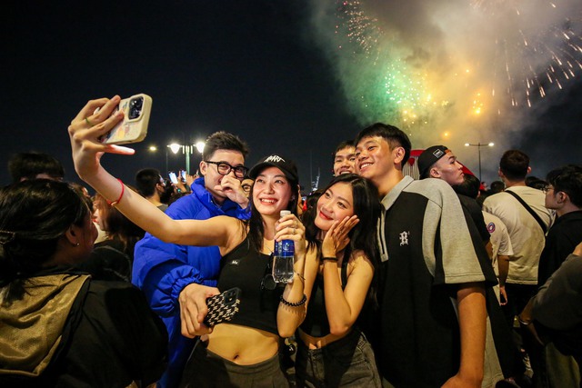 Những c&acirc;u ch&uacute;c tiếng Anh trẻ trung, &yacute; nghĩa mừng năm mới 2026- Ảnh 1.