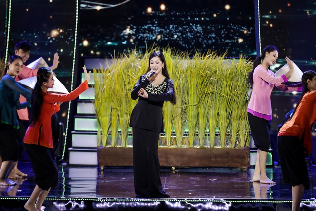 Ca sĩ Như Quỳnh hát và nhảy liên tục 4 tiếng trong liveshow 'Xuân yêu thương'- Ảnh 5.