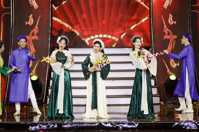 Ca sĩ Như Quỳnh hát và nhảy liên tục 4 tiếng trong liveshow 'Xuân yêu thương'- Ảnh 17.