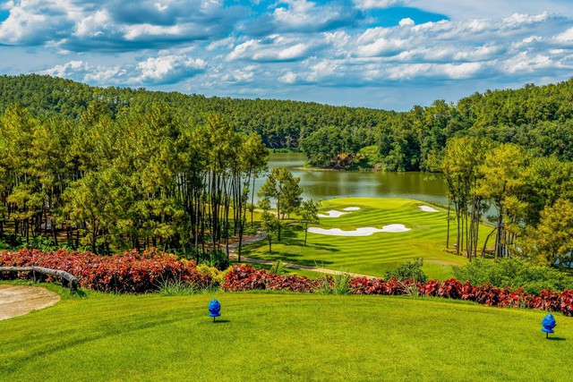 Trang An Golf & Resort - nghỉ dưỡng chữa lành giữa rừng thông trăm tuổi- Ảnh 1.
