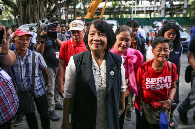 Nghị sĩ Philippines tố cáo cựu Tổng thống Duterte đe dọa tính mạng - Ảnh 1.