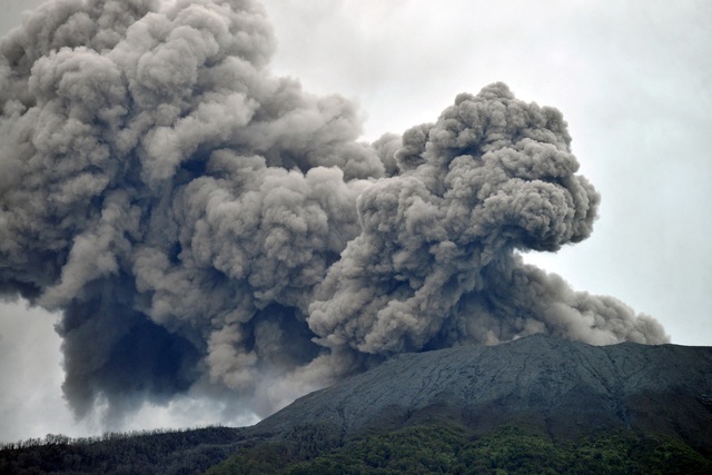 Cập nhật vụ phun trào núi lửa chết người ở Indonesia - Ảnh 1.