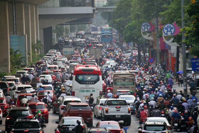 Hà Nội nêu 5 nguyên nhân cơ bản gây ùn tắc giao thông - Ảnh 1. Hà Nội nêu 5 nguyên nhân cơ bản gây ùn tắc giao thông - Ảnh 1.