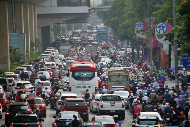 Hà Nội nêu 5 nguyên nhân cơ bản gây ùn tắc giao thông - Ảnh 1.