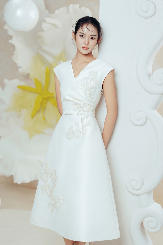 Đầm dự tiệc cưới vải gấm cổ yếm đính đá sang chảnh, váy tiểu thư màu trắng  style Hàn quốc, đầm thiết kế mẫu mới tôn dáng - Đầm, váy nữ |