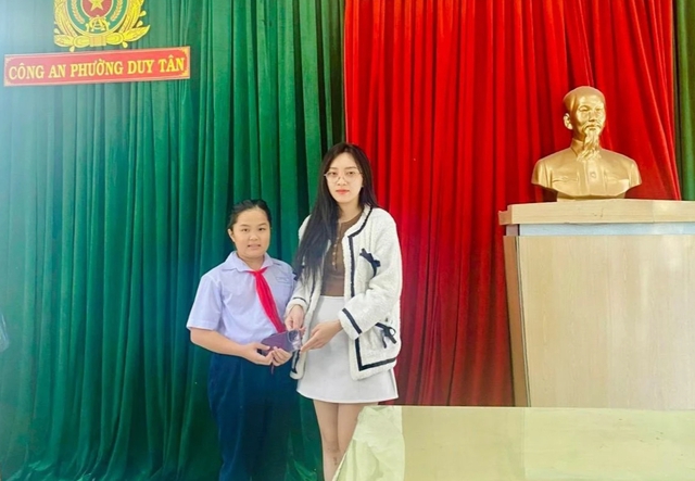 Kon Tum: Học sinh lớp 5 nhặt được điện thoại rồi tìm trả cho người đánh rơi - Ảnh 1.