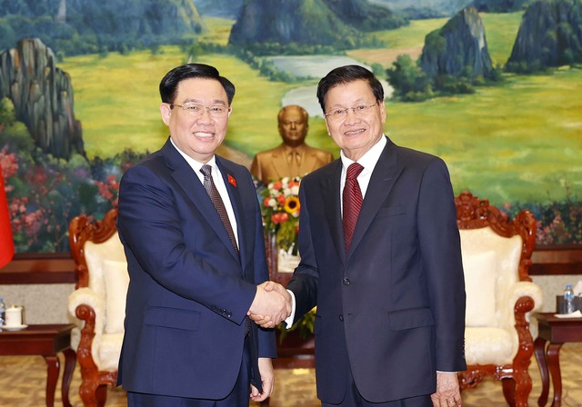 Chủ tịch Quốc hội Vương Đình Huệ hội kiến Tổng Bí thư, Chủ tịch nước Lào - Ảnh 1.