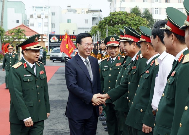 Chủ tịch nước Võ Văn Thưởng thăm, làm việc tại Bộ tư lệnh Quân khu 5 - Ảnh 2.
