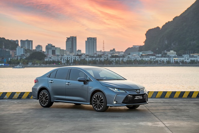 Corolla Altis Hybrid: Gạch nối tiến đến kỷ nguyên điện hóa của Toyota - Ảnh 5.