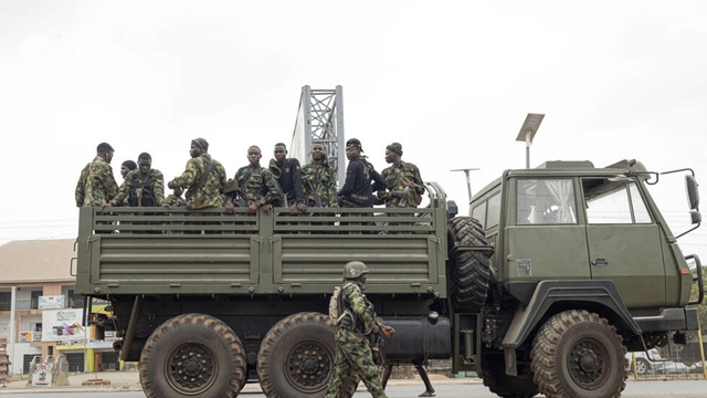 Quân đội Nigeria không kích nhầm, 85 dân thường thiệt mạng - Ảnh 1. Quân đội Nigeria không kích nhầm, 85 dân thường thiệt mạng - Ảnh 1.