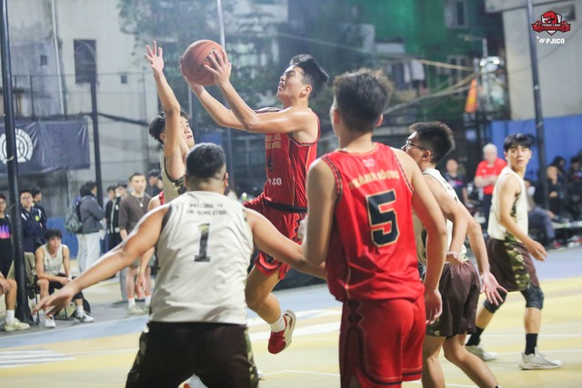 Không dùng ngoại binh, CLB Thang Long Warriors vẫn tung hoành ở giải bóng rổ Hà Nội - Ảnh 1.