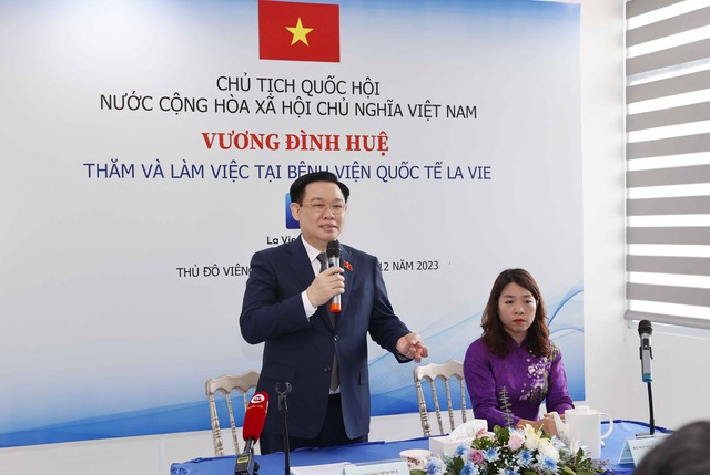 Chủ tịch Quốc hội thăm, làm việc tại Bệnh viện quốc tế La Vie tại Lào - Ảnh 3.