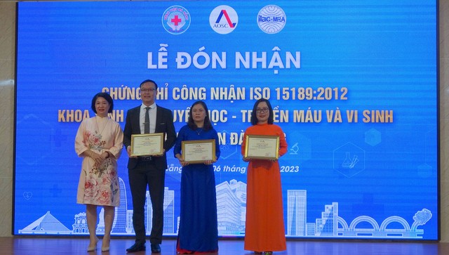 Công nhận 3 khoa xét nghiệm của Bệnh viện Đà Nẵng đạt tiêu chuẩn quốc tế  - Ảnh 1.