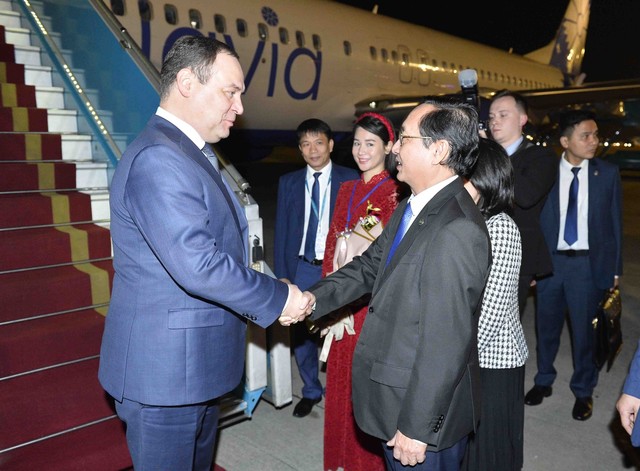 Thủ tướng Cộng hòa Belarus đến Hà Nội, bắt đầu thăm chính thức Việt Nam - Ảnh 2.