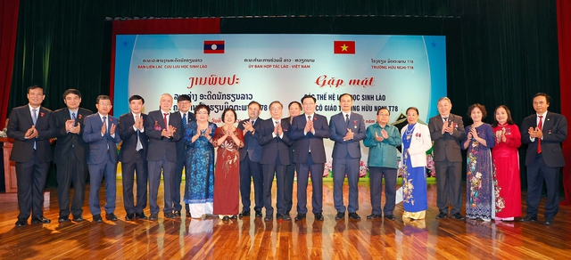 Chủ tịch Quốc hội: 'Quan hệ Việt - Lào là tình nghĩa ruột thịt thân thiết' - Ảnh 4.