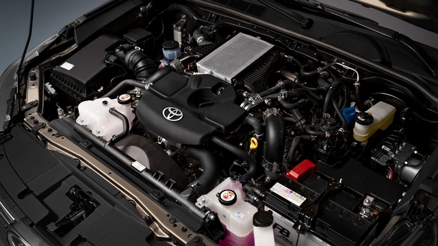 Xe bán tải Toyota Hilux 2024 sẽ có phiên bản hybrid - Ảnh 3.