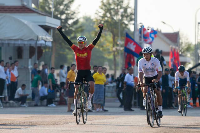 Tuyển thủ trẻ Việt Nam thắng giải xe đạp hữu nghị Việt Nam - Lào - Campuchia - Ảnh 1.