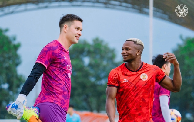 Ngập tràn lời chúc mừng thủ môn Filip Nguyễn khi anh có quốc tịch Việt Nam - Ảnh 1.