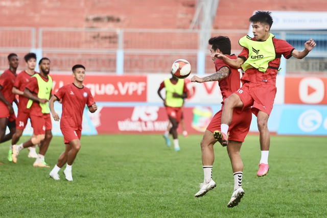Cầu thủ CLB Khánh Hòa đình công chờ được giải ngân tiền lương - Ảnh 2.