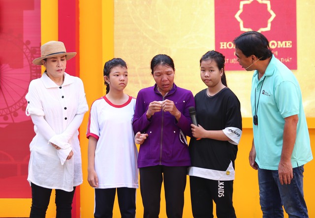 Kiều Oanh khóc nghẹn trước người phụ nữ làm đủ nghề nuôi con dù bệnh tật - Ảnh 2. Kiều Oanh khóc nghẹn trước người phụ nữ làm đủ nghề nuôi con dù bệnh tật - Ảnh 2.