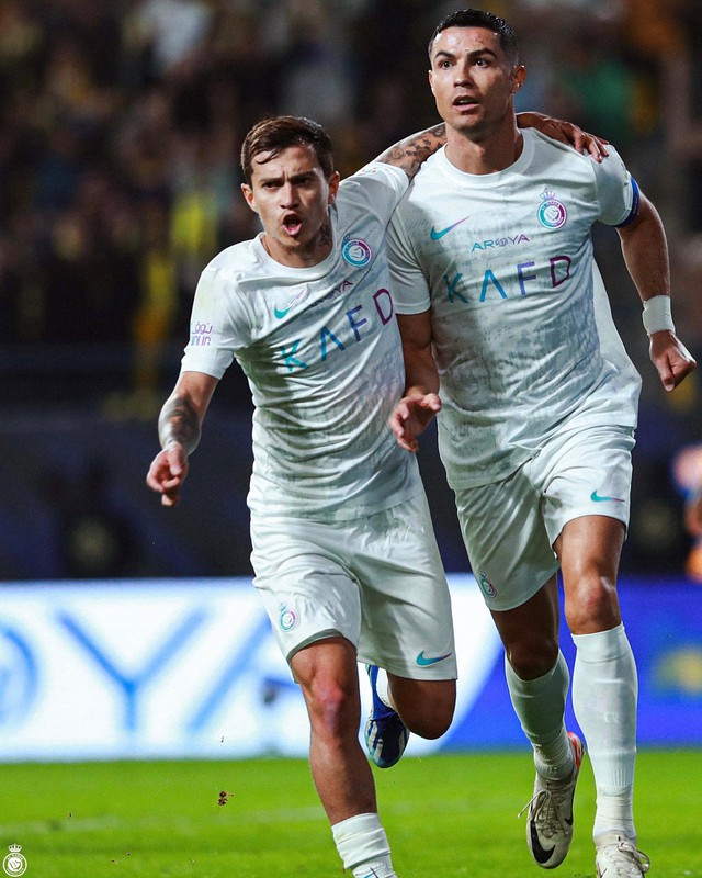 Ronaldo tỏa sáng trong trận đấu thứ 1.200, giúp Al Nassr níu kéo hy vọng vô địch - Ảnh 2.