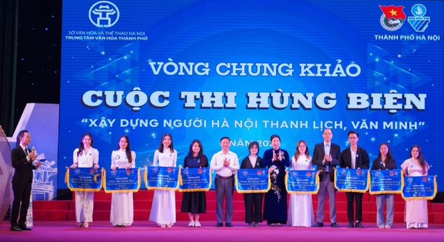 Sinh viên thi hùng biện về Xây dựng người Hà Nội thanh lịch, văn minh - Ảnh 1.