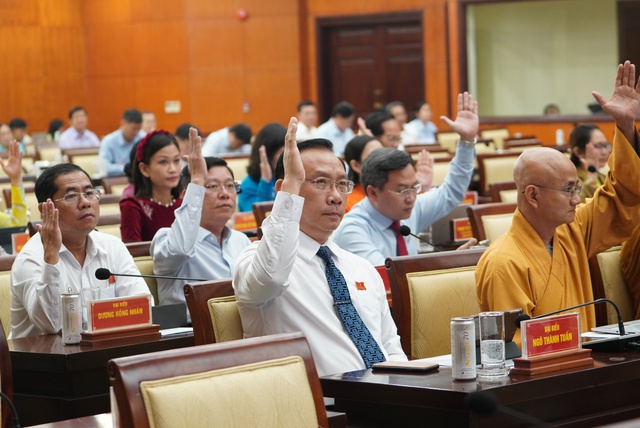 Chủ tịch HĐND TP.HCM: 'Loại bỏ ngay dự án không cần thiết' - Ảnh 3. Chủ tịch HĐND TP.HCM: 'Loại bỏ ngay dự án không cần thiết' - Ảnh 3.