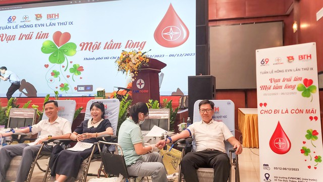 EVNHCMC tổ chức hiến máu tình nguyện - Ảnh 1.