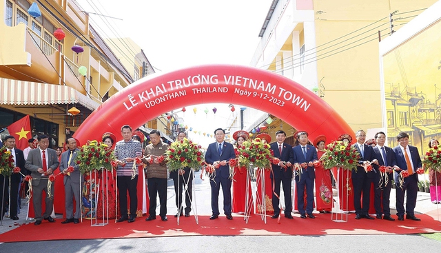 Khai trương Phố Việt Nam đầu tiên trên thế giới tại Thái Lan - Ảnh 1.