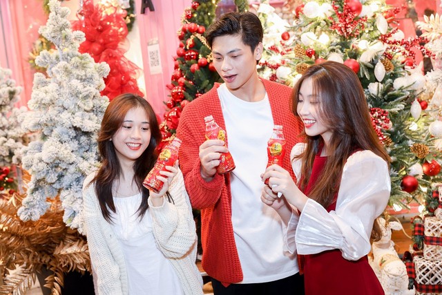 Được làm từ 9 loại thảo mộc tự nhiên, Trà thanh nhiệt Dr Thanh đang trở thanh món đồ uống must-have của người trẻ trong những ngày cuối năm để thanh lọc cơ thể, giúp mọi người tươi mát chào đón năm mới Được làm từ 9 loại thảo mộc tự nhiên, Trà thanh nhiệt Dr Thanh đang trở thanh món đồ uống must-have của người trẻ trong những ngày cuối năm để thanh lọc cơ thể, giúp mọi người tươi mát chào đón năm mới