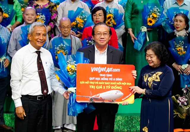 Vietjet tiếp tục đồng hành cùng Quỹ Vừ A Dính chắp cánh ước mơ cho thế hệ trẻ Việt Nam
