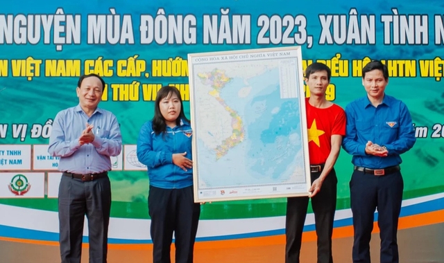 Tuổi trẻ Quảng Bình tổ chức chương trình 'Tình nguyện mùa đông 2023, xuân tình nguyện 2024' - Ảnh 6.