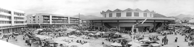 Toàn cảnh chợ Đầm Nha Trang năm 1972,  khi chợ đã xây xong nhưng khu thương xá  và gia cư A và B thì vẫn đang từng bước hoàn thiện Ảnh: Nguyễn Bá Mậu