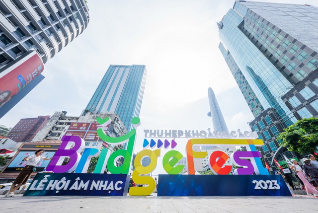 Tưng bừng Lễ hội Âm nhạc BridgeFest ở phố đi bộ Nguyễn Huệ TP.HCM - Ảnh 1.