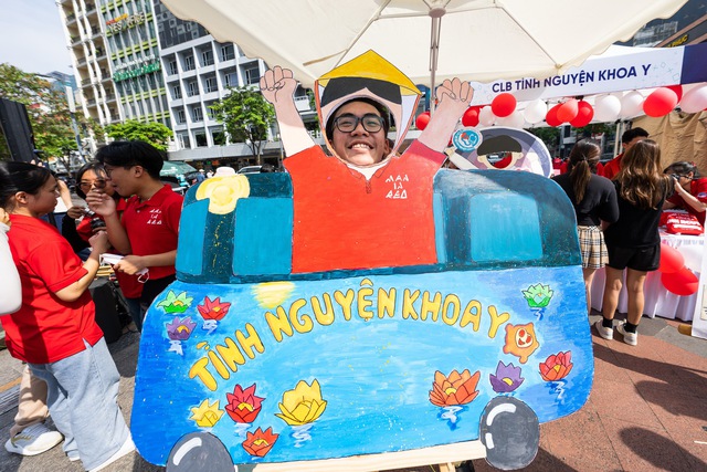 Tưng bừng Lễ hội Âm nhạc BridgeFest ở phố đi bộ Nguyễn Huệ TP.HCM - Ảnh 2. Tưng bừng Lễ hội Âm nhạc BridgeFest ở phố đi bộ Nguyễn Huệ TP.HCM - Ảnh 2.
