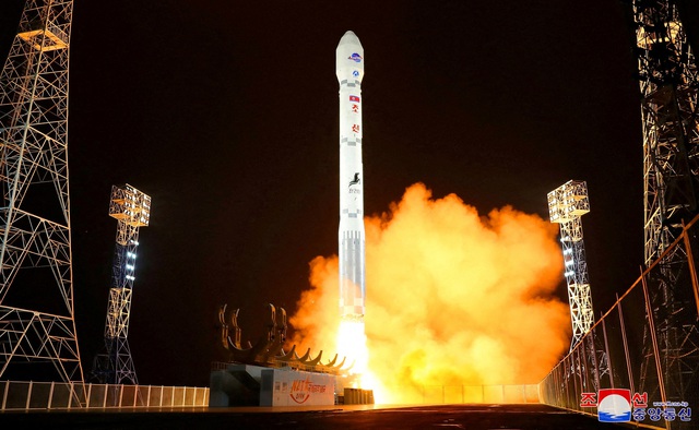 Triều Tiên hé lộ sẽ phóng thêm vệ tinh do thám; Mỹ, Hàn, Nhật gửi thông điệp - Ảnh 1.