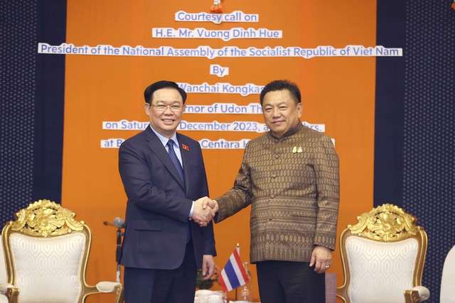 Chủ tịch Quốc hội Vương Đình Huệ tiếp Tỉnh trưởng tỉnh Udon Thani - Ảnh 1.