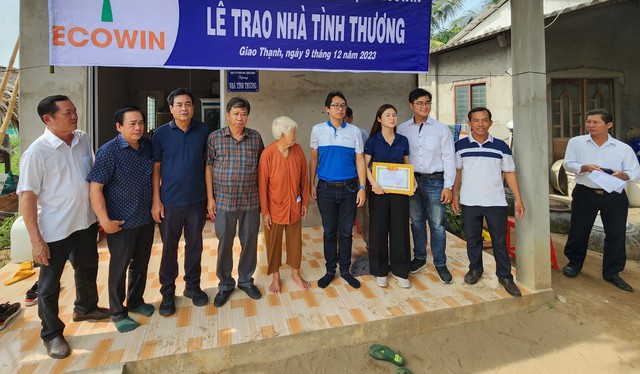 Bến Tre: Trao nhà tình thương xã vùng sâu Giao Thạnh - Ảnh 1.