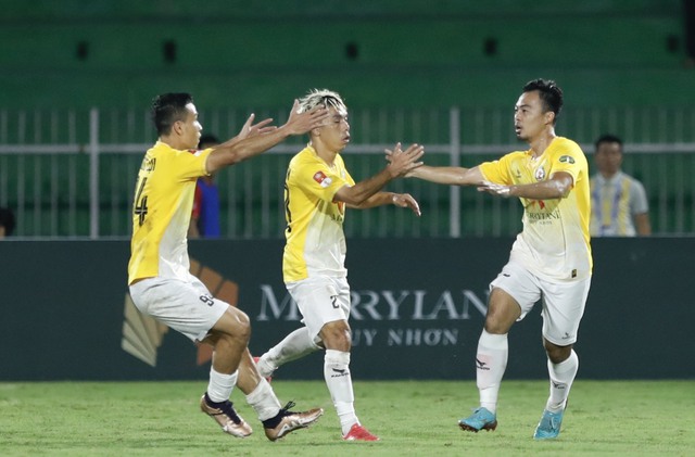 Kết quả V-League, CLB Bình Định 2-3 CLB Thanh Hóa: Thủ môn Văn Lâm mắc sai lầm - Ảnh 6.